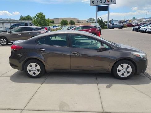 Used 2017 Kia Forte LX FWD image 3
