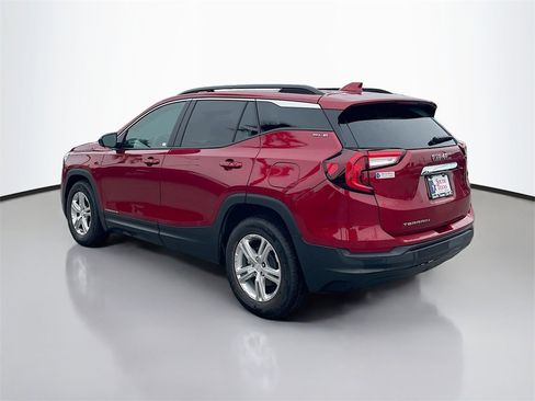 Used 2024 GMC Terrain SLE w/ Driver Convenience Package image 5