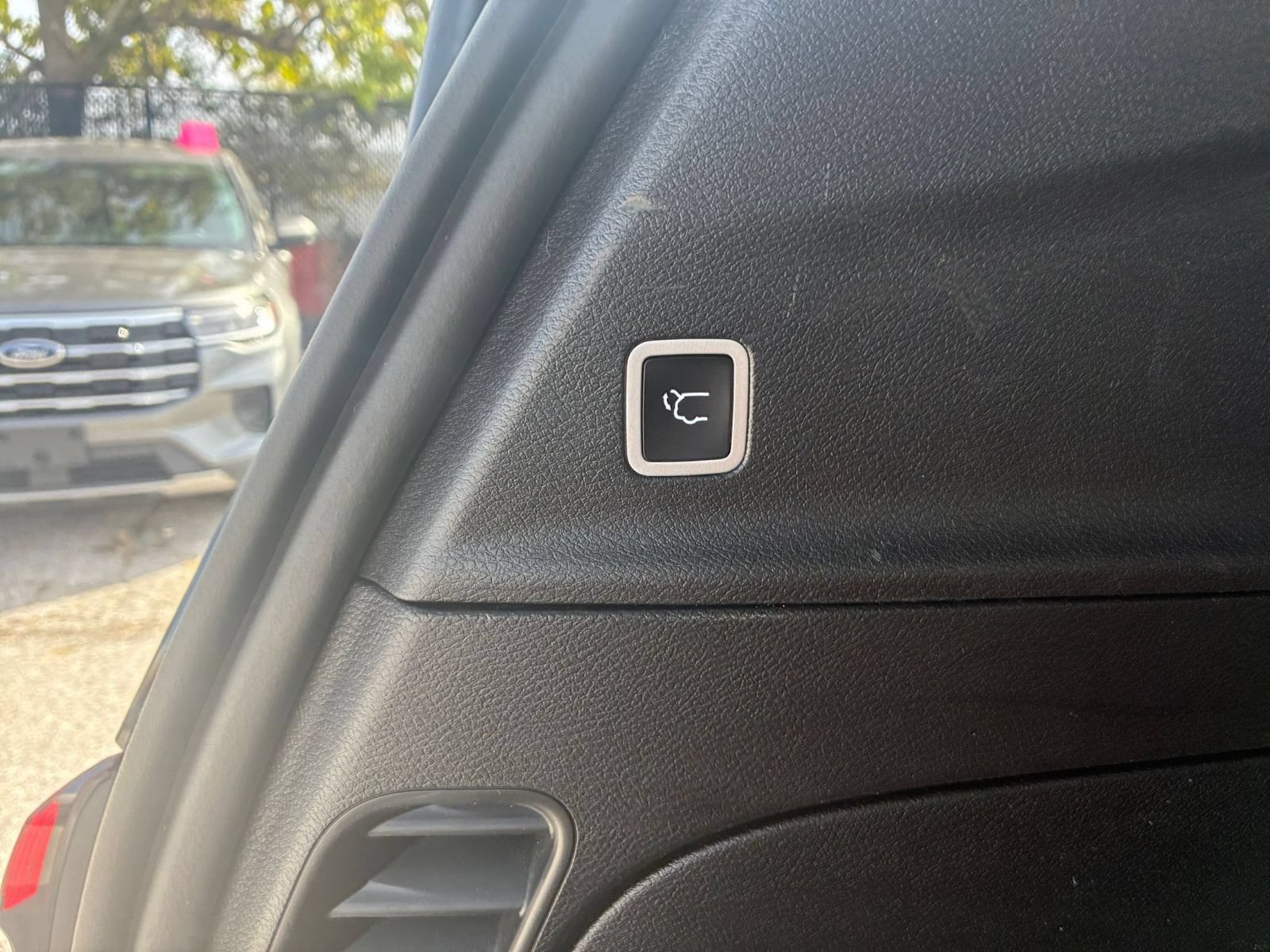 Used 2025 Chrysler Pacifica Limited FWD image 19