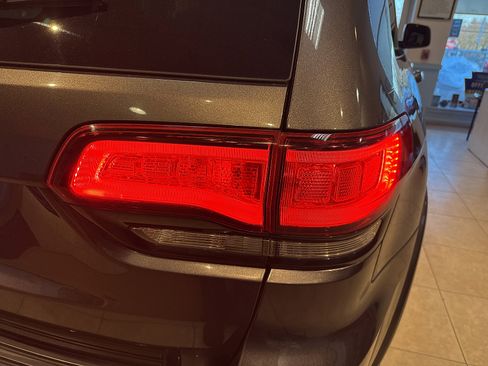 Used 2017 Jeep Grand Cherokee Altitude image 17