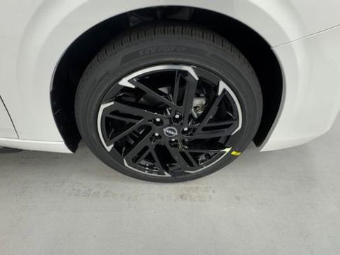 New 2026 Nissan Sentra SR FWD image 9