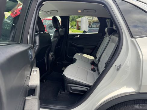 Used 2023 Ford Escape SE FWD image 12