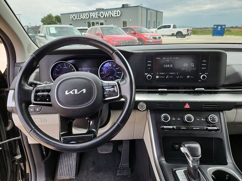 Used 2023 Kia Carnival LX image 6