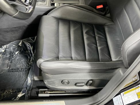 Used 2017 Volkswagen Golf R 4-Door AWD/4WD image 19