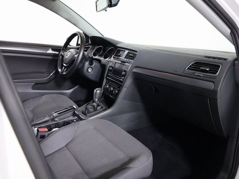 Used 2018 Volkswagen Golf S image 40