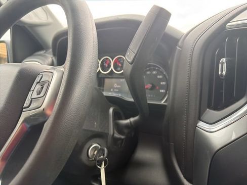 Used 2020 Chevrolet Silverado 1500 LT AWD/4WD image 28
