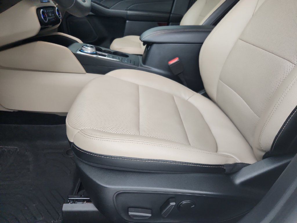 Used 2022 Ford Escape SEL w/ Technology Package FWD image 22