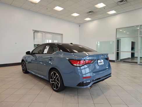 Used 2025 Nissan Sentra SR FWD image 5