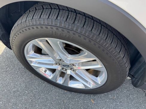 Used 2016 Ford Explorer XLT w/ Equipment Group 202A image 15