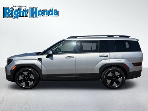 Used 2025 Hyundai Santa Fe SEL AWD/4WD image 3