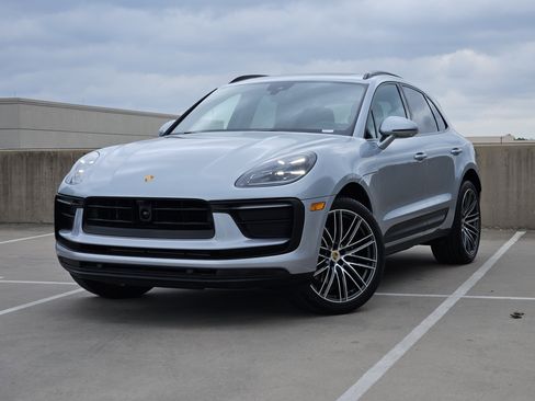 Certified 2026 Porsche Macan image 1