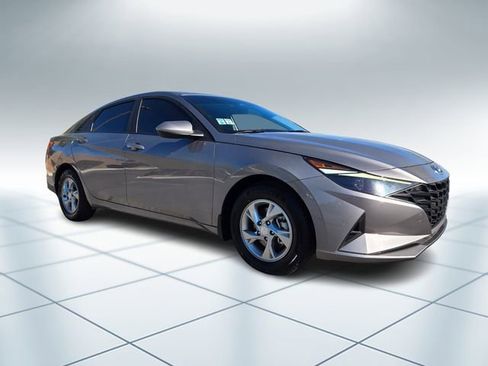 Used 2023 Hyundai Elantra SE image 3