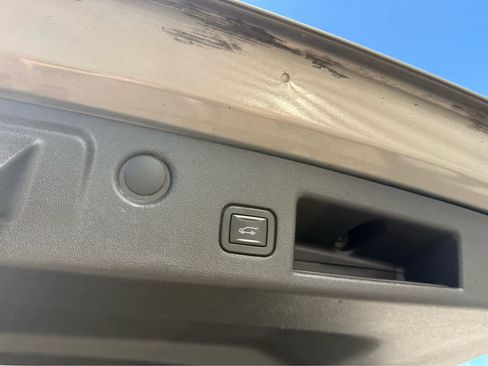 Used 2019 Chevrolet Equinox LT w/ Sun & Navigation Package image 21