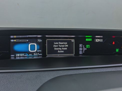 Used 2017 Toyota Prius Prime Premium image 34
