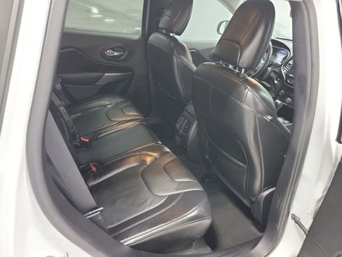 Used 2019 Jeep Cherokee Limited image 17