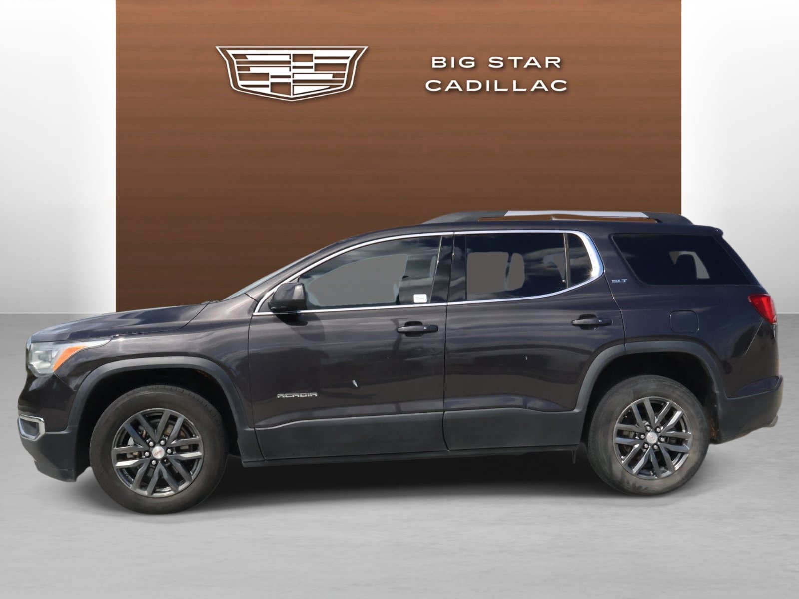 Used 2018 GMC Acadia SLT FWD image 2