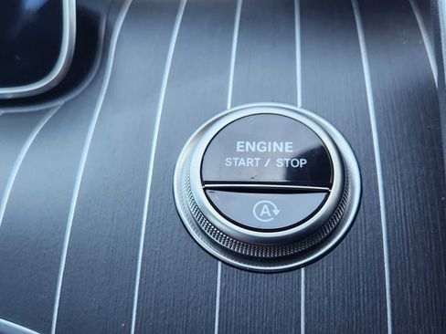 Used 2025 Mercedes-Benz C 300 4MATIC Sedan image 24