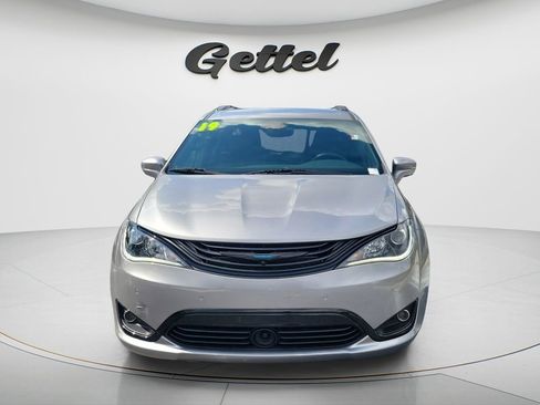 Used 2019 Chrysler Pacifica Limited w/ Advanced Safetytec Group FWD image 2