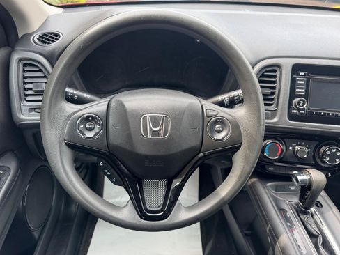 Used 2018 Honda HR-V LX image 11