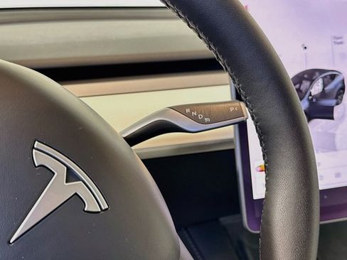 Used 2025 Tesla Model Y Long Range RWD image 16
