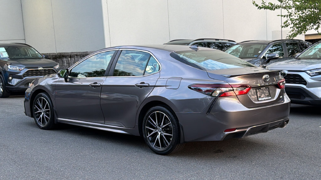 Used 2024 Toyota Camry SE FWD image 3