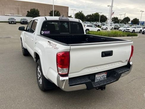 Used 2017 Toyota Tacoma SR5 RWD image 7