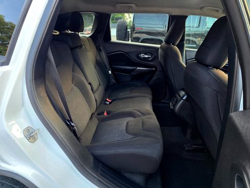 Used 2021 Jeep Cherokee Latitude image 15