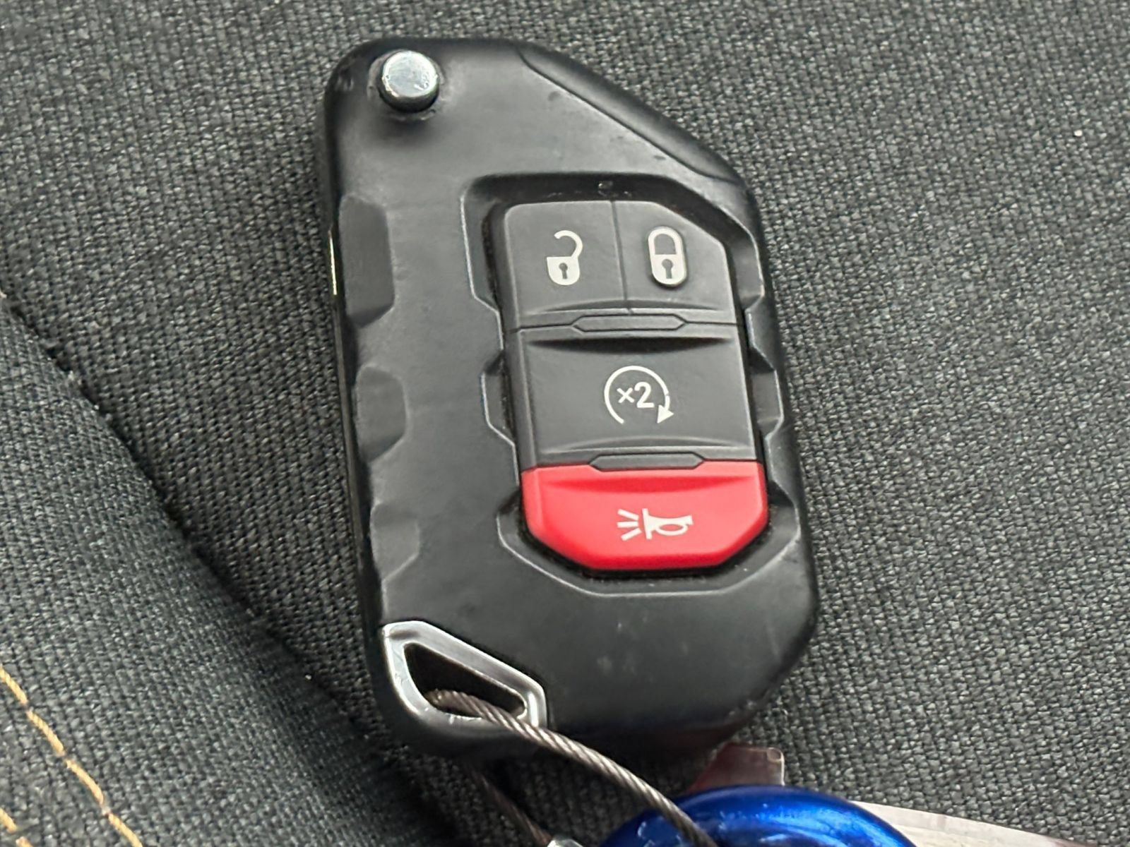 Used 2025 Jeep Wrangler Unlimited Sahara AWD/4WD image 24