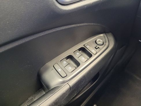 Used 2025 Hyundai Venue SE FWD image 27