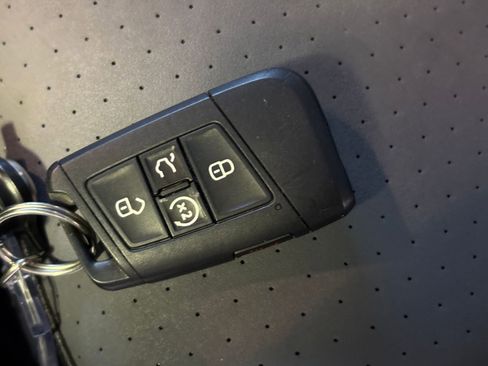 Used 2025 Volkswagen Jetta SE image 23