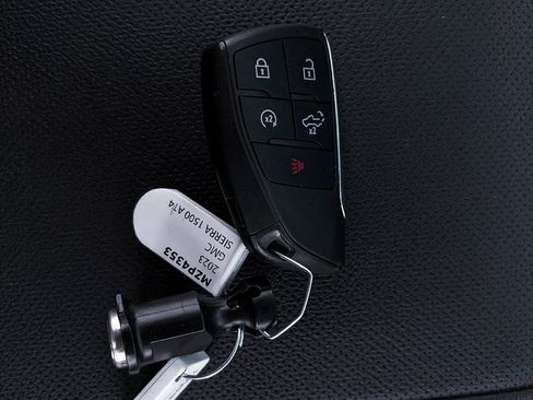 Used 2023 GMC Sierra 1500 AT4 w/ AT4 Premium Package AWD/4WD image 32