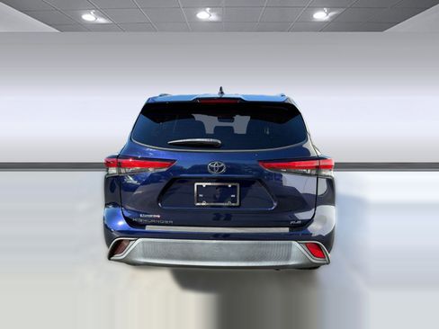 Used 2022 Toyota Highlander XLE image 10