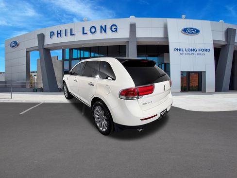 Used 2013 Lincoln MKX FWD image 3