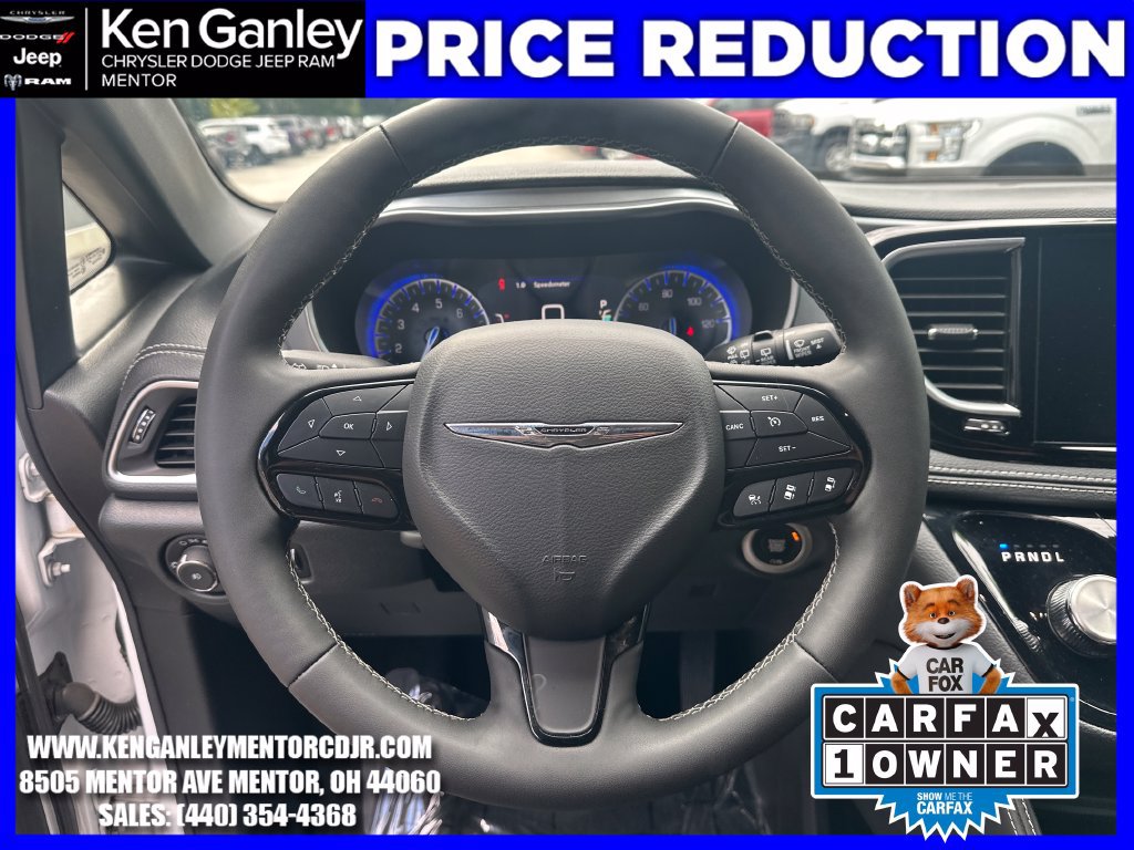 Certified 2025 Chrysler Pacifica Limited FWD image 16