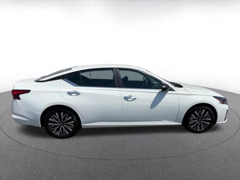 Used 2025 Nissan Altima 2.5 SV FWD image 16