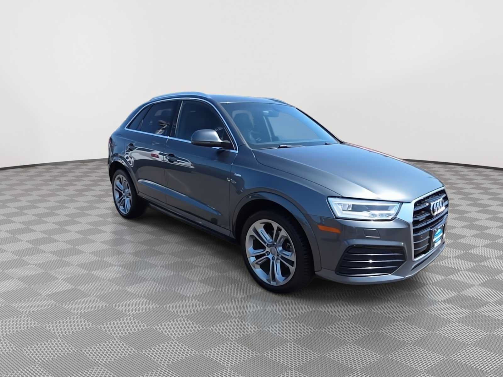 Used 2018 Audi Q3 2.0T Premium Plus w/ Premium Plus Package AWD/4WD image 2