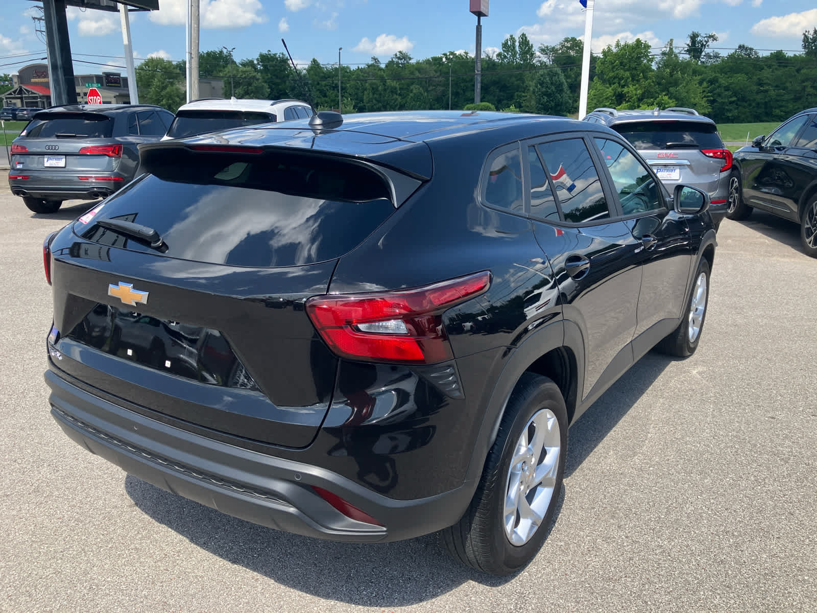 Used 2026 Chevrolet Trax LS w/ LS Convenience Package FWD image 7