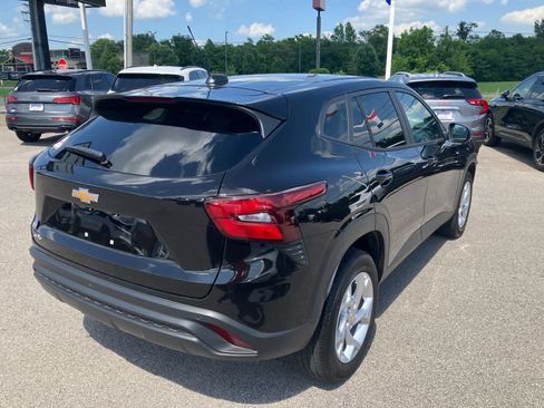 Used 2026 Chevrolet Trax LS w/ LS Convenience Package FWD image 7