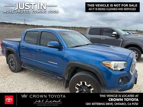 Used 2016 Toyota Tacoma TRD Off-Road w/ Towing Package image 2