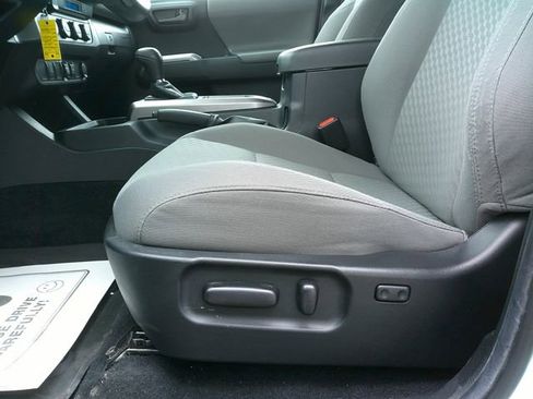 Used 2022 Toyota Tacoma SR5 image 25