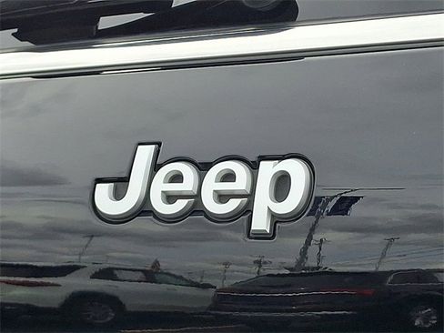 Used 2024 Jeep Grand Cherokee L Limited w/ Luxury Tech Group II image 31