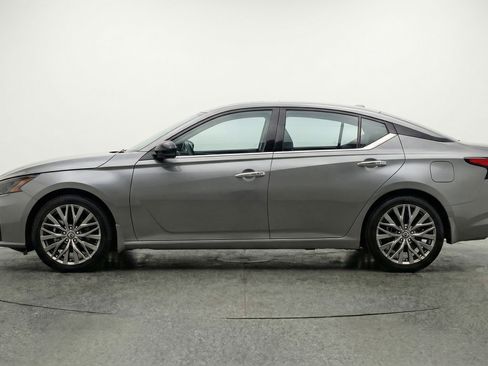Used 2025 Nissan Altima 2.5 SV FWD image 5