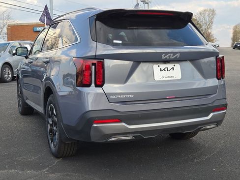Used 2025 Kia Sorento S w/ Panoramic Sunroof Package image 9