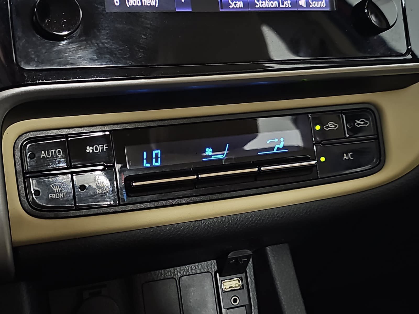 Used 2019 Toyota Corolla LE FWD image 22