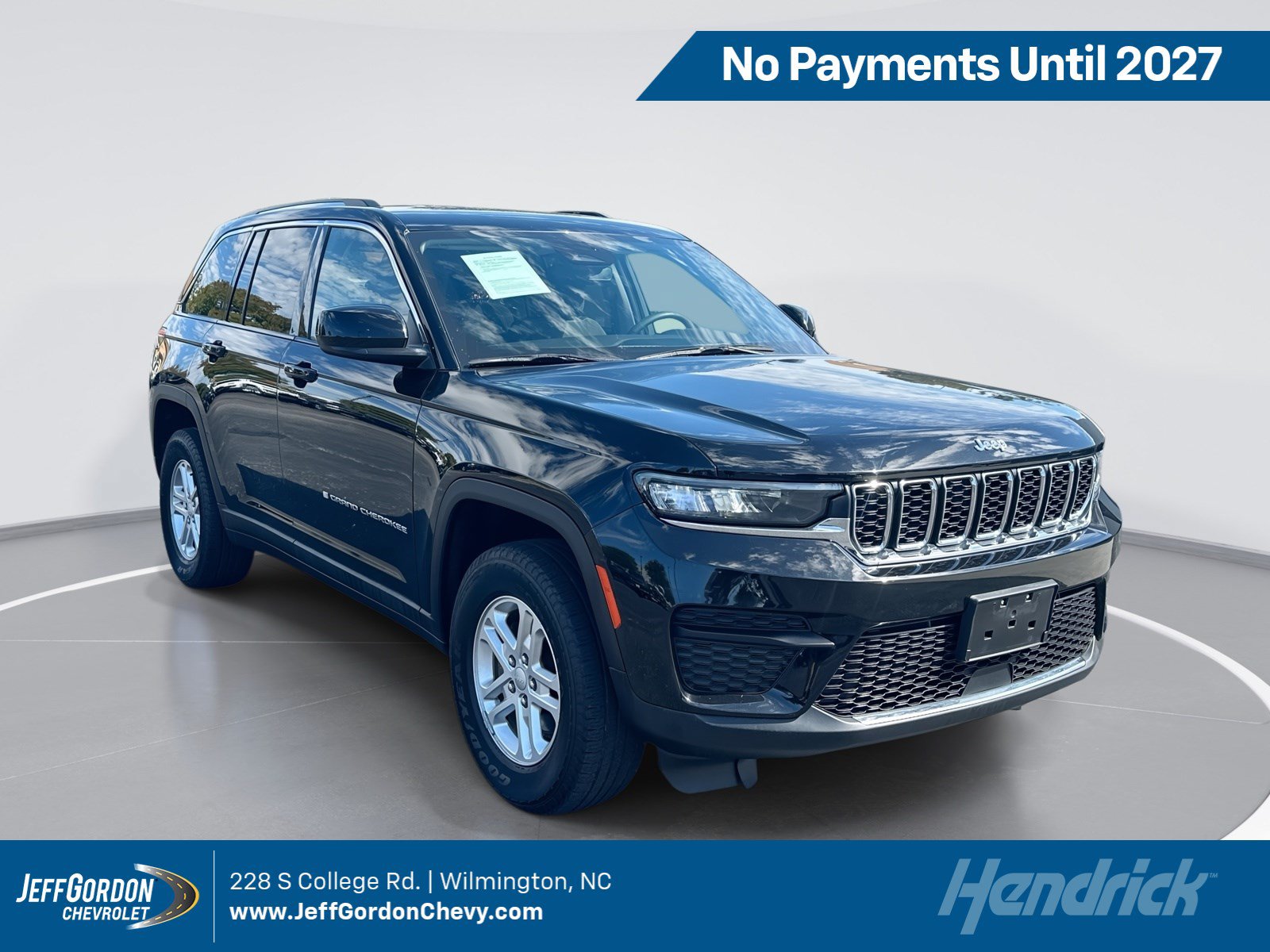 Used 2023 Jeep Grand Cherokee Laredo w/ Luxury Tech Group I AWD/4WD image 1