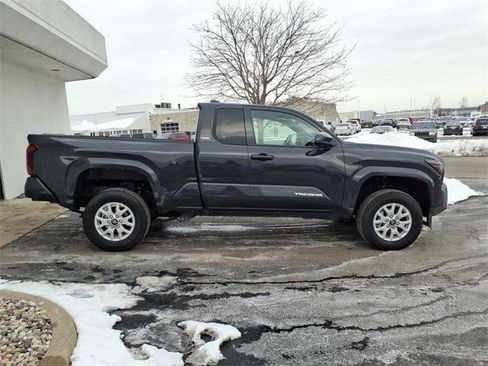 Certified 2025 Toyota Tacoma SR5 image 21