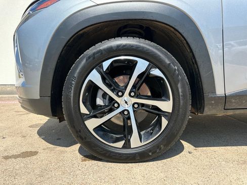 Used 2024 Chevrolet Trax RS w/ Sunroof Package FWD image 10