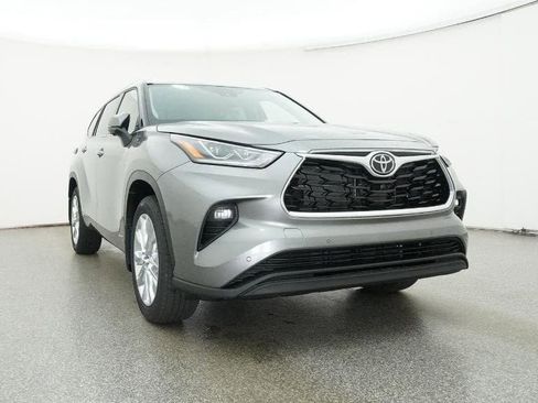 New 2026 Toyota Highlander Limited image 30