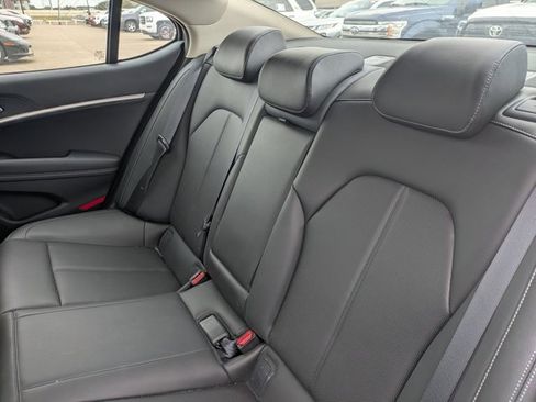 Used 2025 Genesis G70 2.5T image 19