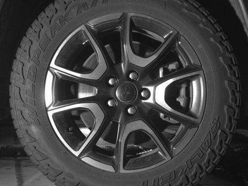 Used 2025 Jeep Compass Trailhawk AWD/4WD image 15